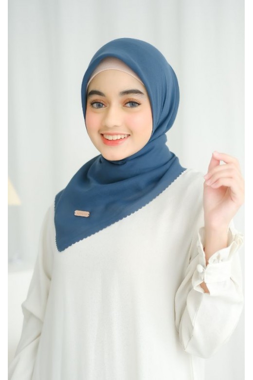 Hijab Segi 4 Voal Sajida Lasercut Navy